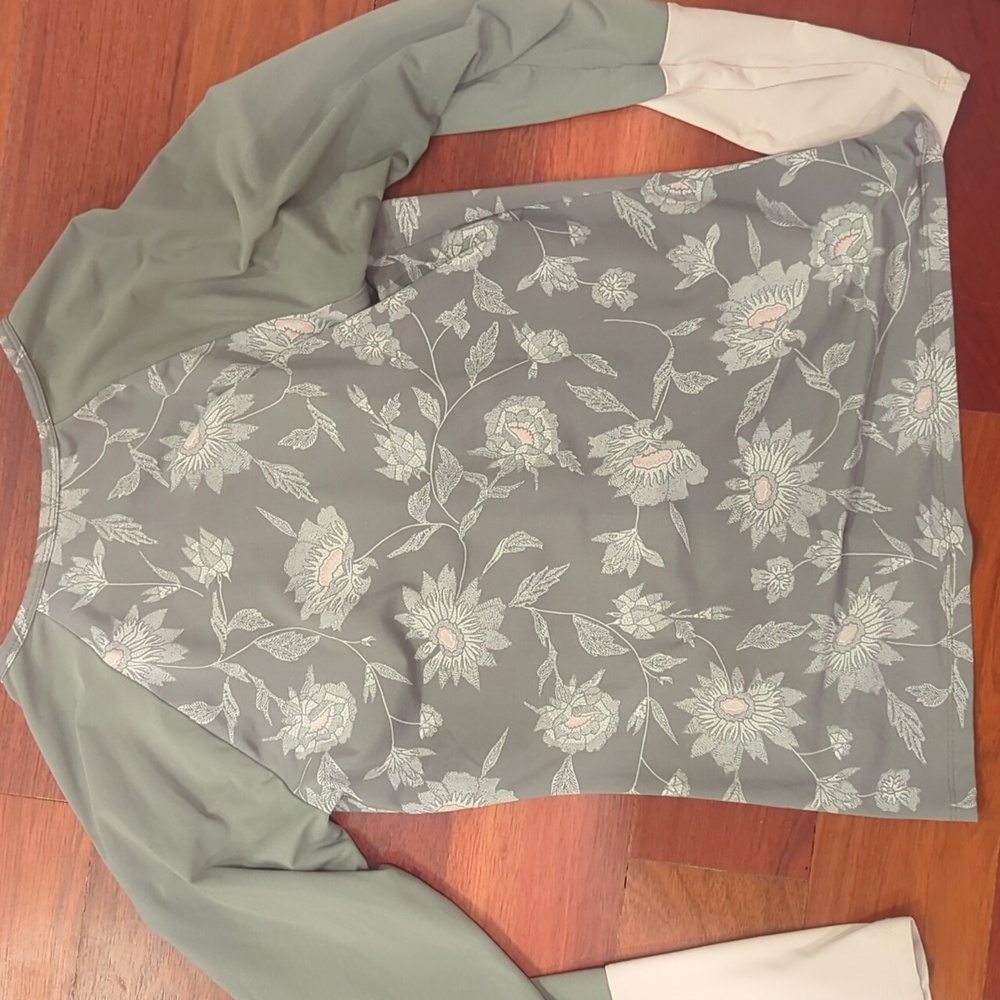 Carve Designs White and Sage Green Half Zip Rash Guard Top - Picture 4 of 6